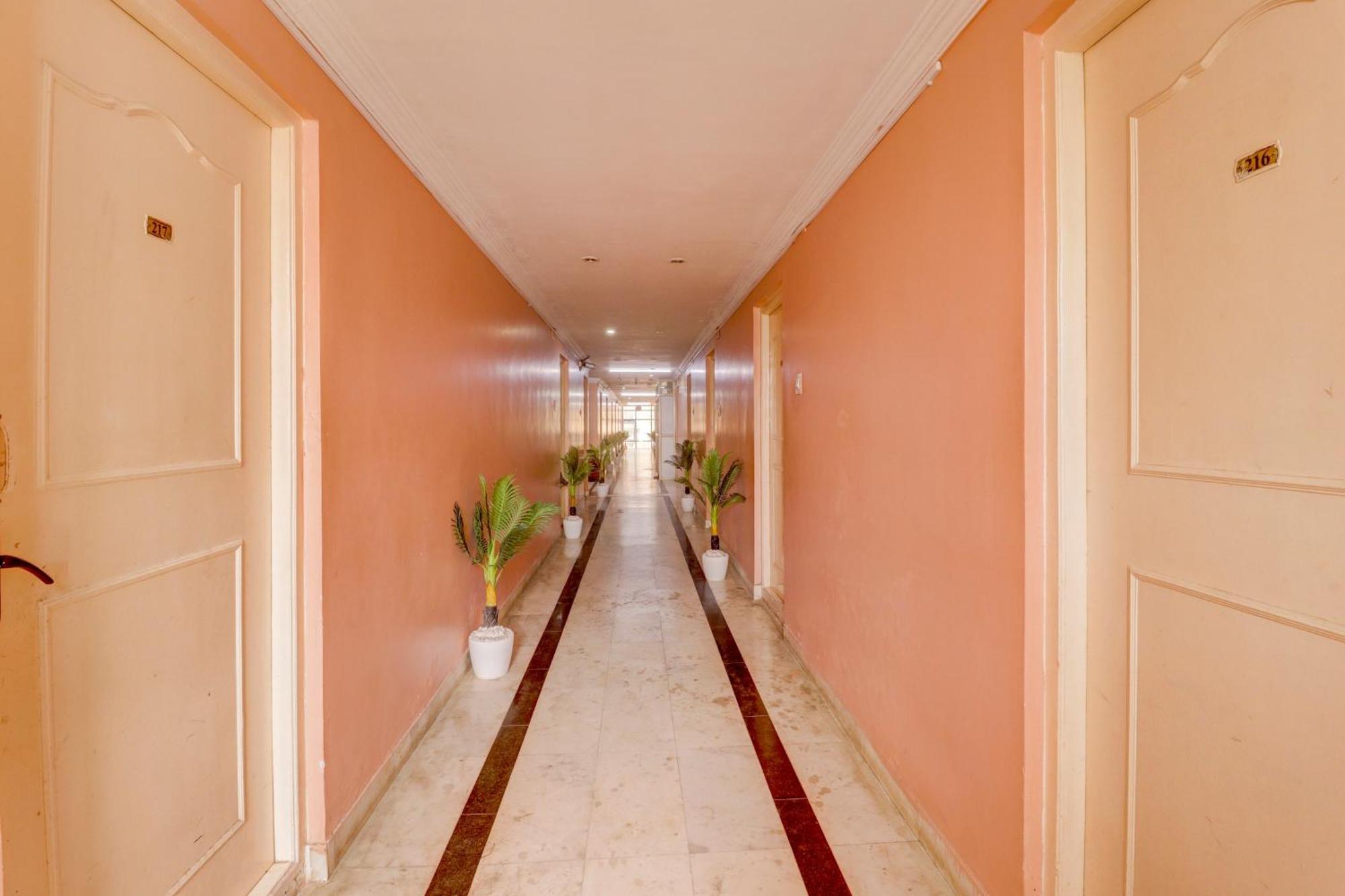 Collection O Royal Comfort Bangalore Buitenkant foto